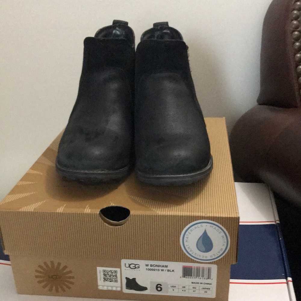 UGG Authentic Bonham Black size 6